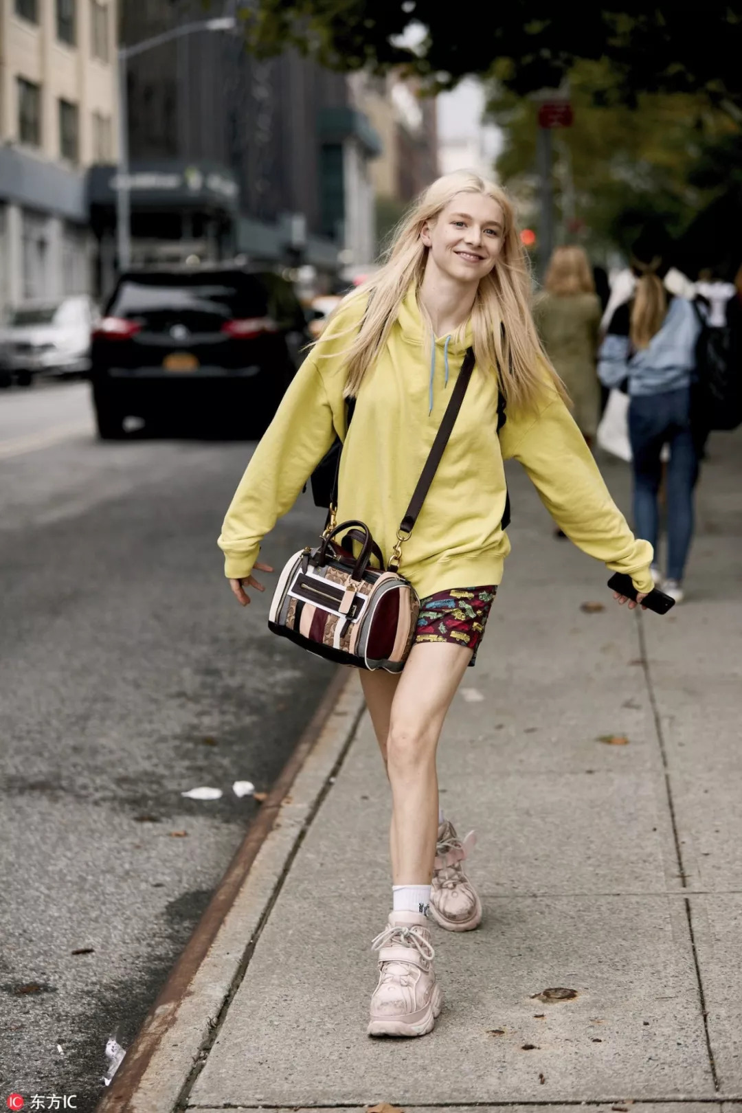 明天穿什么衣服好看很洋气,早秋新款显瘦高级感洋气爆款卫衣