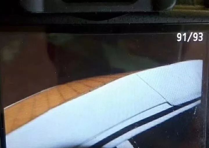 我还是个学生啊！你怎么能拉黑我这样的奇葩记者艺术家，扎心了！