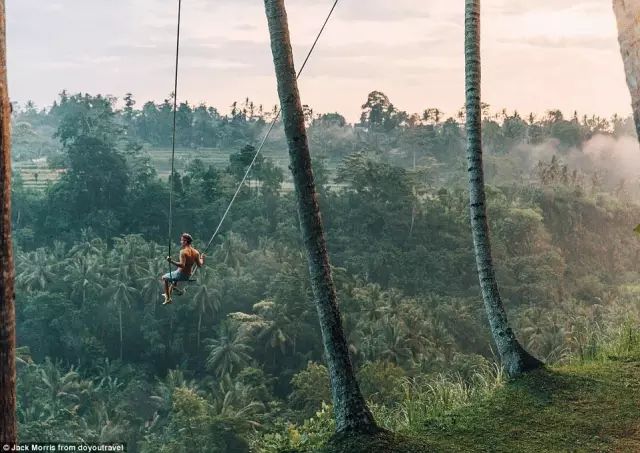 拿着攒下的3万块，买了张去曼谷的单程机票，开始了段崭新的人生