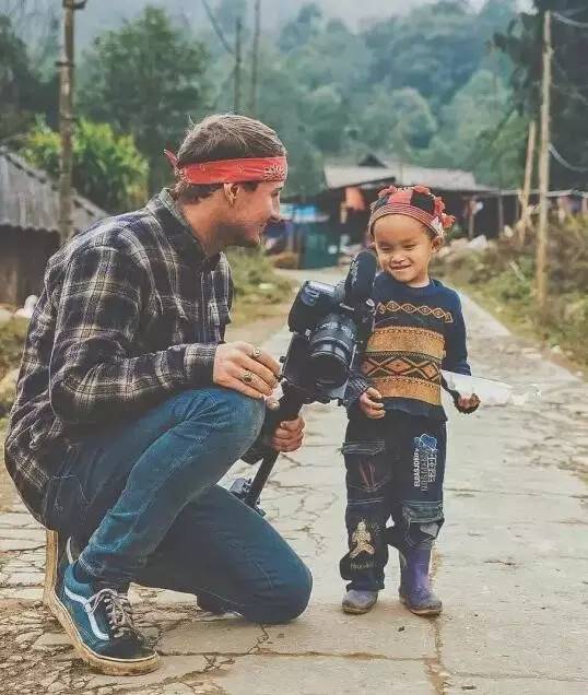 拿着攒下的3万块，买了张去曼谷的单程机票，开始了段崭新的人生