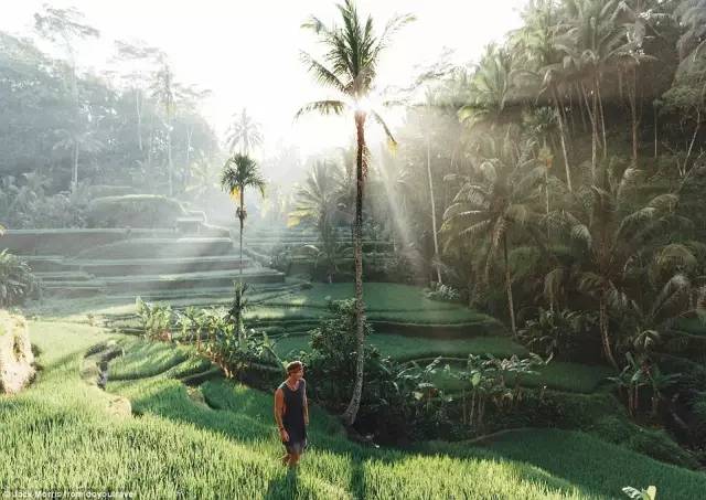 拿着攒下的3万块，买了张去曼谷的单程机票，开始了段崭新的人生