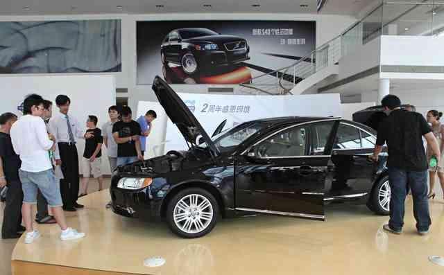 付完钱的新车放在4s店,4s店买车交钱了要过2天才能开走