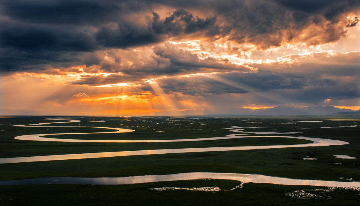 巴音布鲁克草原九曲十八弯天鹅湖,巴音布鲁克九曲黄河十八弯在哪里