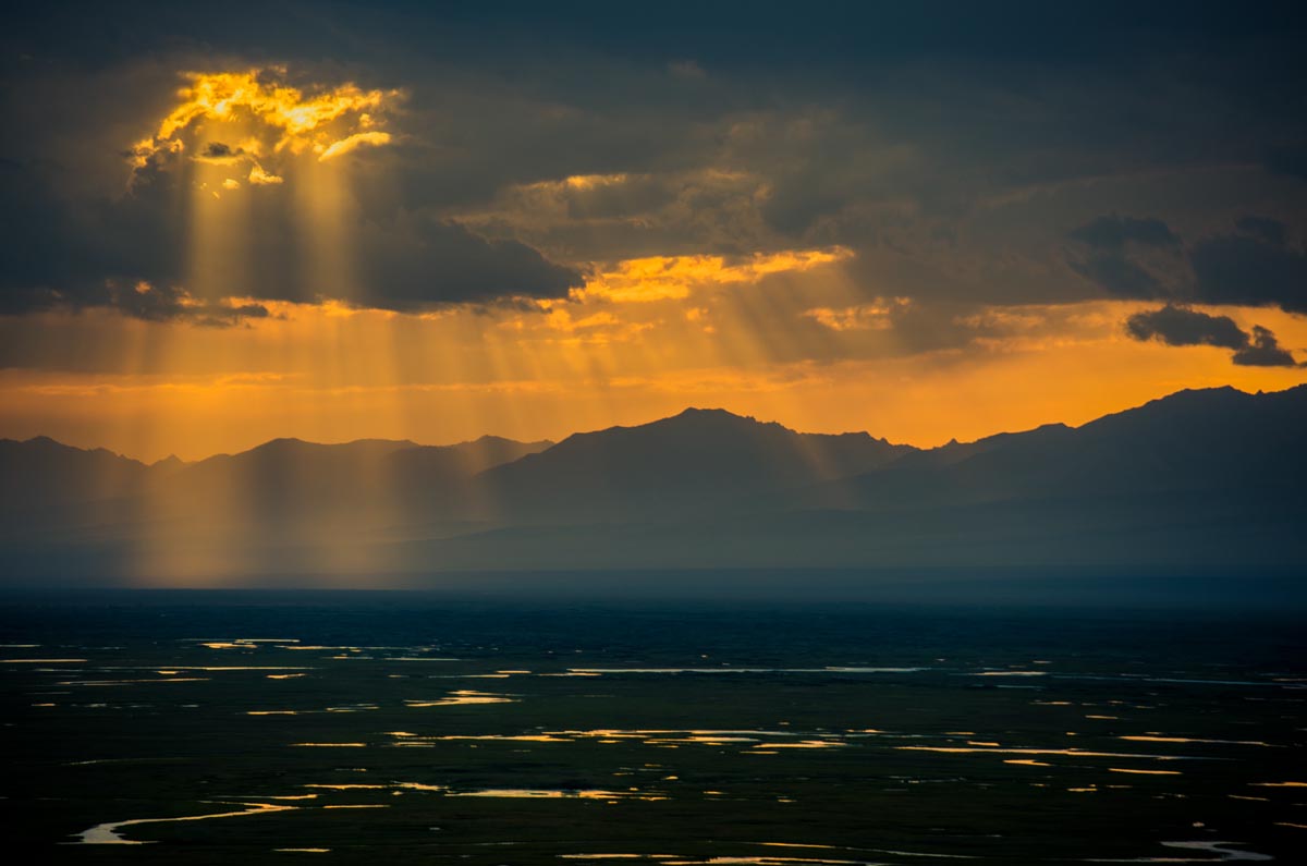 巴音布鲁克草原九曲十八弯天鹅湖,巴音布鲁克九曲黄河十八弯在哪里