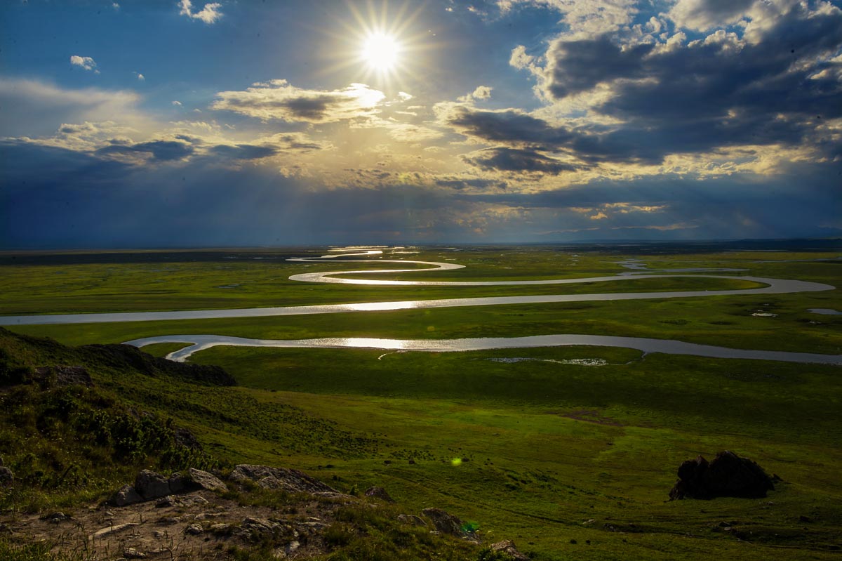 巴音布鲁克草原九曲十八弯天鹅湖,巴音布鲁克九曲黄河十八弯在哪里