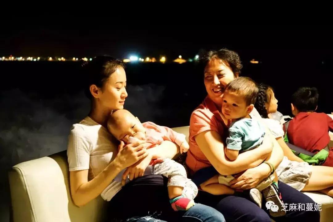 带两个孩子的妈妈去旅行,带两个孩子的妈妈去旅游