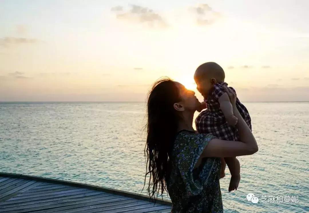 带两个孩子的妈妈去旅行,带两个孩子的妈妈去旅游