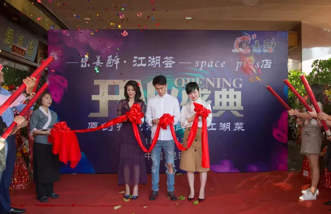 一到晚上就火爆的烧烤店,新发现一家超火爆的烧烤店