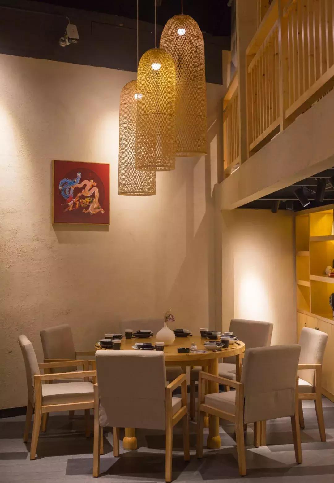 一到晚上就火爆的烧烤店,新发现一家超火爆的烧烤店