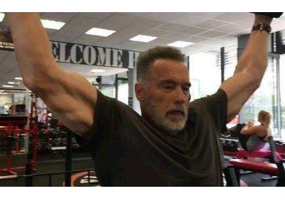 魂斗罗施瓦辛格vs史泰龙,史泰龙vs施瓦辛格魂斗罗