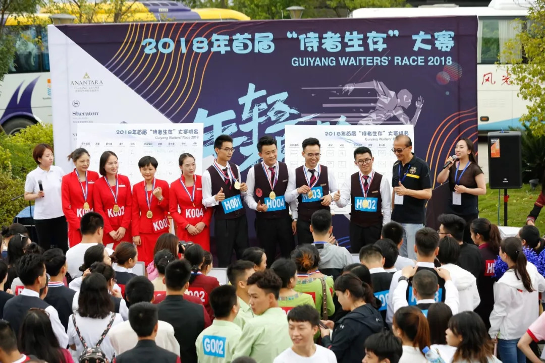 本为“酒店人”方寻“酒店乐”，西装革履，亦要乐活人生