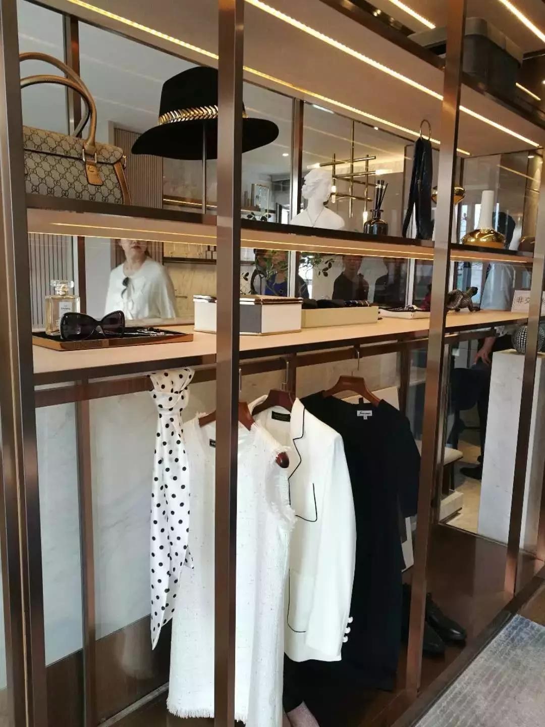 和悦华玺开盘现场:335组客户选646套房,几乎不见弃选!