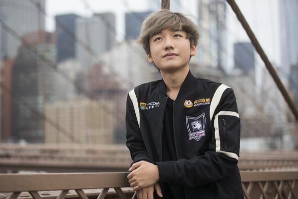 一个世界冠军的命运,edg时隔四年再次拿到lpl的冠军