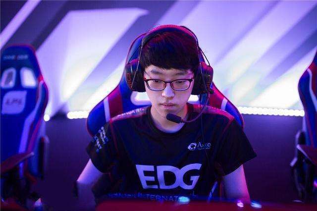 一个世界冠军的命运,edg时隔四年再次拿到lpl的冠军
