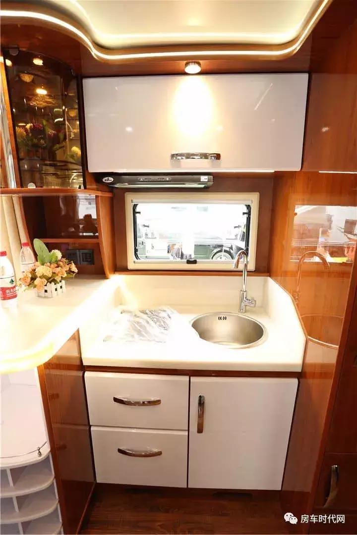 一万元房车两室一厅,一万元左右的房车旅行