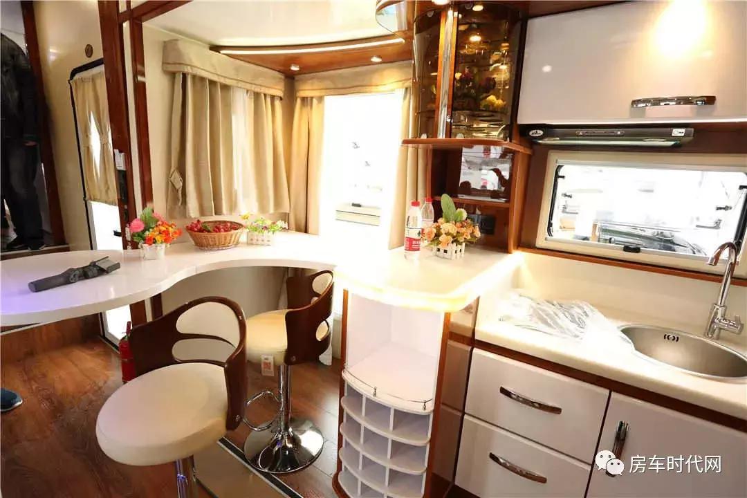 一万元房车两室一厅,一万元左右的房车旅行