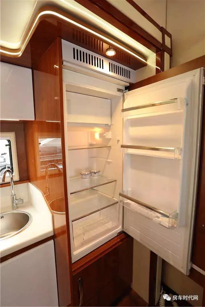 一万元房车两室一厅,一万元左右的房车旅行