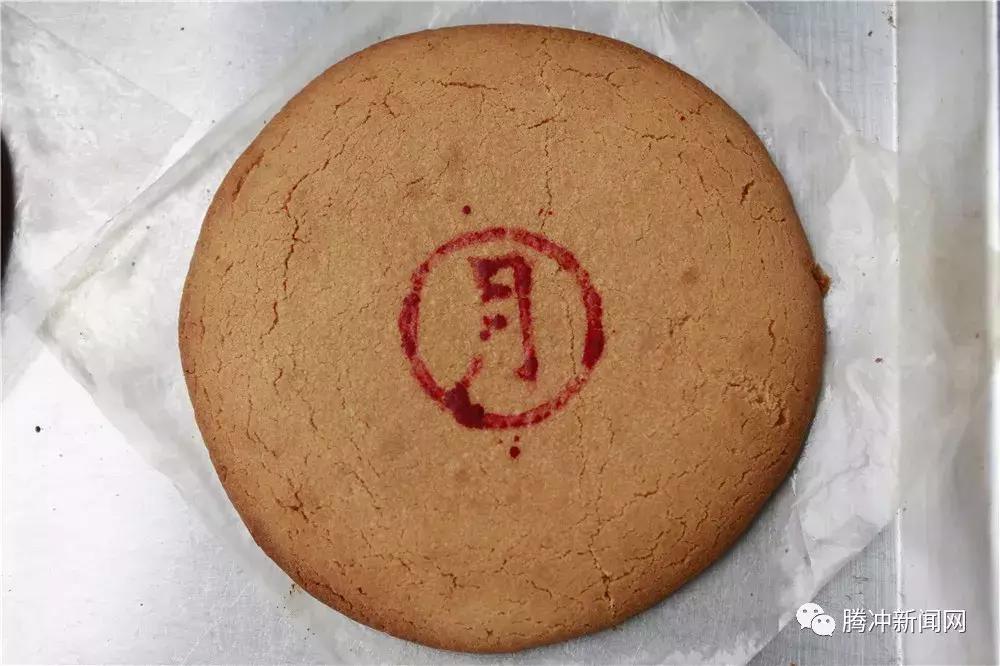 吃月饼感受节日的气息,吃月饼时的味道