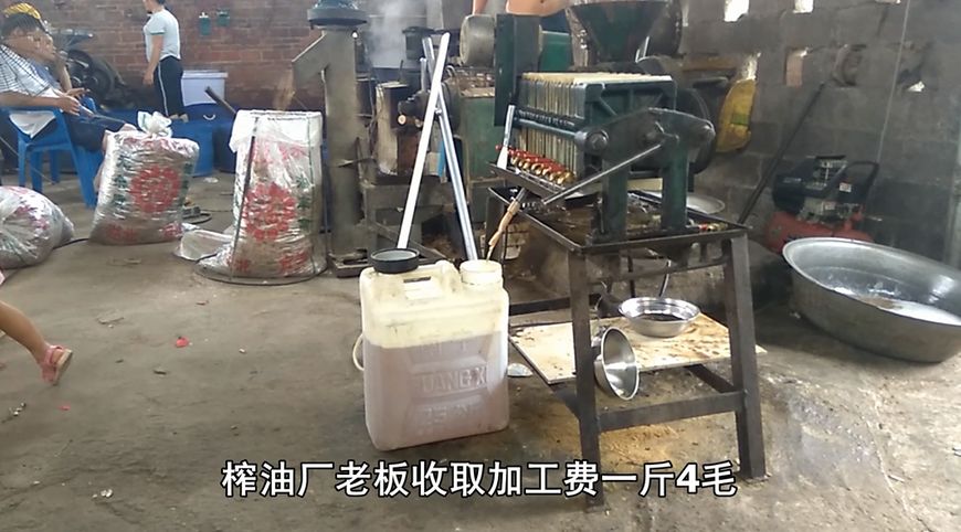 土榨花生油一斤出多少油,加工榨花生米油多少钱一斤