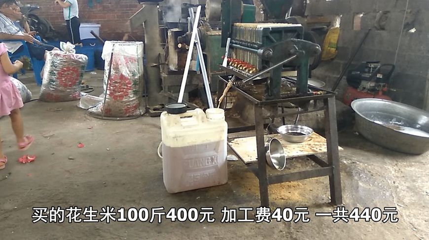 土榨花生油一斤出多少油,加工榨花生米油多少钱一斤