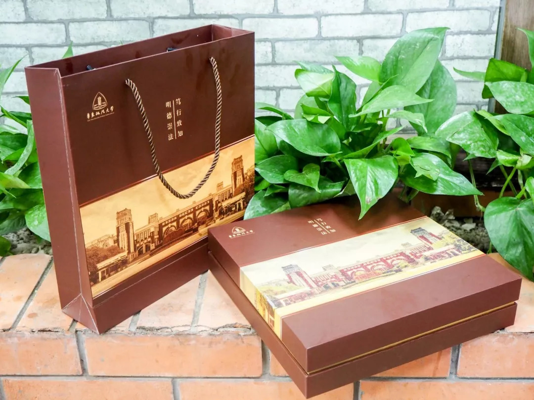 多口味！刚上市的华政logo月饼有点儿好吃！（福利文～）