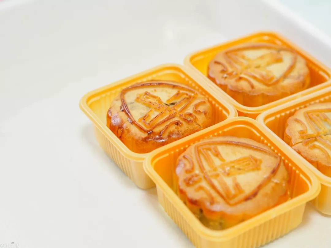 多口味！刚上市的华政logo月饼有点儿好吃！（福利文～）