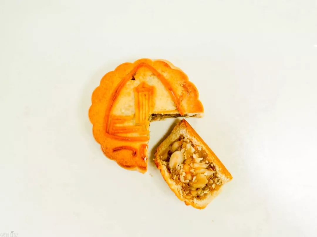 多口味！刚上市的华政logo月饼有点儿好吃！（福利文～）