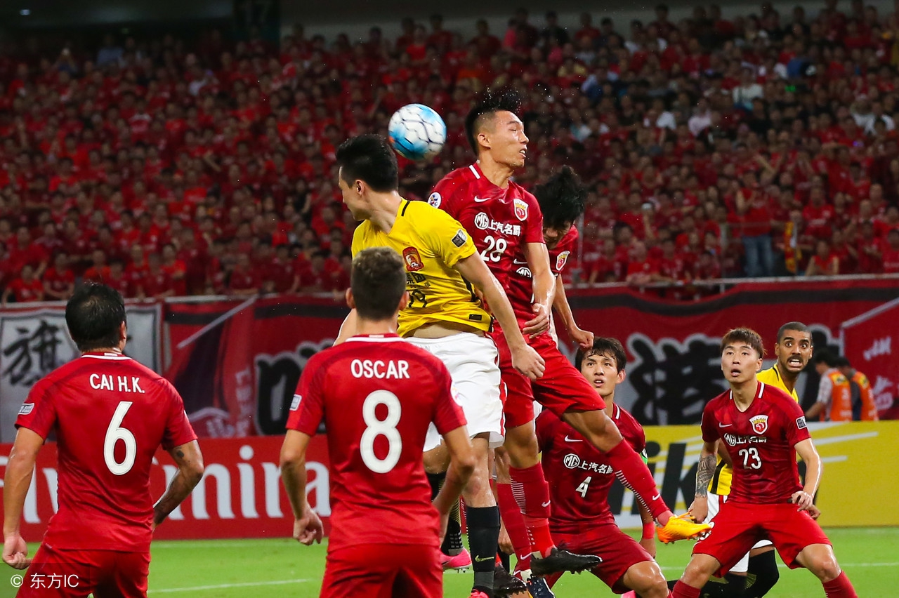 上港要跨越，恒大想猎鹰，权健欲翻盘，今晚2场足球盛宴同时开球