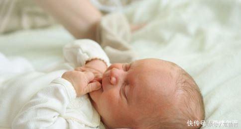 宝宝爱打嗝是不是消化不良,宝宝爱打嗝怎么办儿科