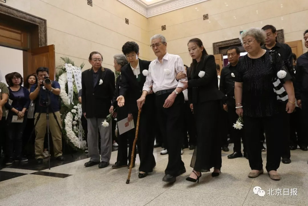 朱旭遗体告别仪式举行*家宝温**、*仪吴**等送挽联