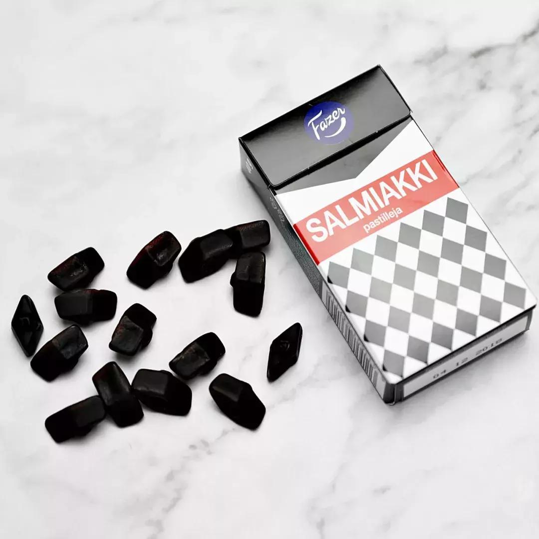 两男一女公然在办公室玩电击，这么刺激？！