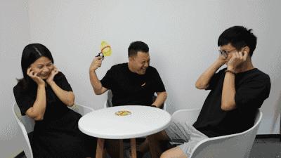 两男一女公然在办公室玩电击，这么刺激？！