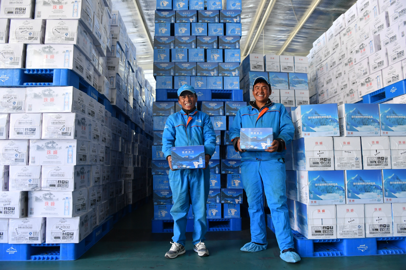 京东又造神话珠峰冰川矿泉水让牧民换房又换车