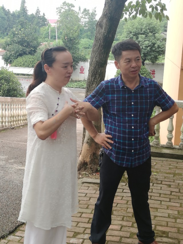 把关爱传递给你最关心的人,对老人最好的关爱是陪伴