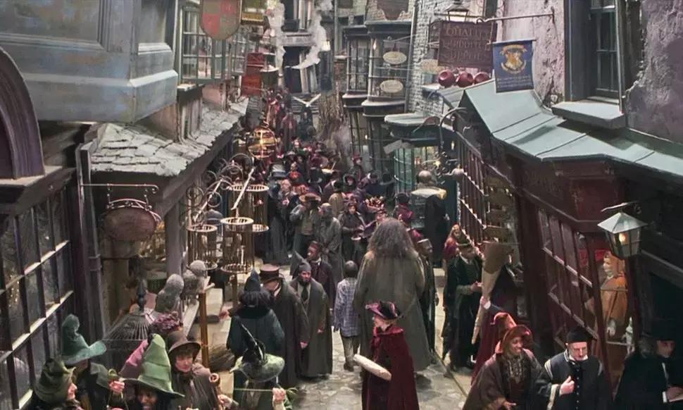 这家怪物用品商店一本正经的胡说八道，背后是竟然他们