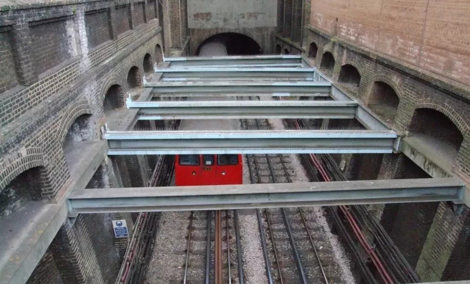 这家怪物用品商店一本正经的胡说八道，背后是竟然他们