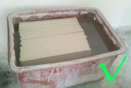 瓷砖空鼓砸掉重新贴还会空鼓吗,刚贴完的瓷砖空鼓最佳补救方法