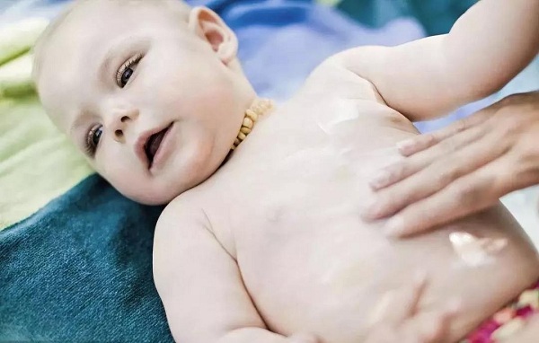 新生儿皮肤过敏症状有哪些,新生儿晒太阳皮肤过敏