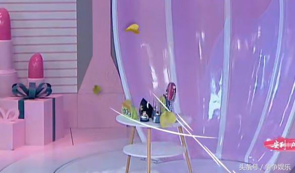 鬼鬼的化妆台很简单，何炅脱口而出4个字，却暴露了她的真实性格