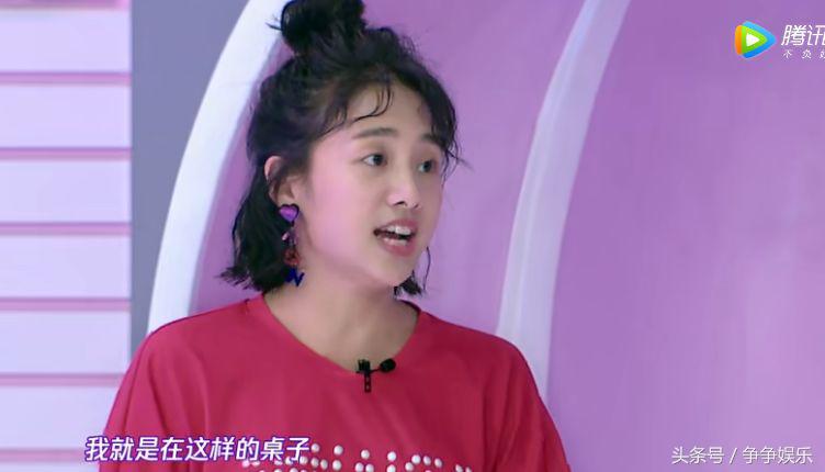 鬼鬼的化妆台很简单，何炅脱口而出4个字，却暴露了她的真实性格