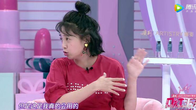 鬼鬼的化妆台很简单，何炅脱口而出4个字，却暴露了她的真实性格