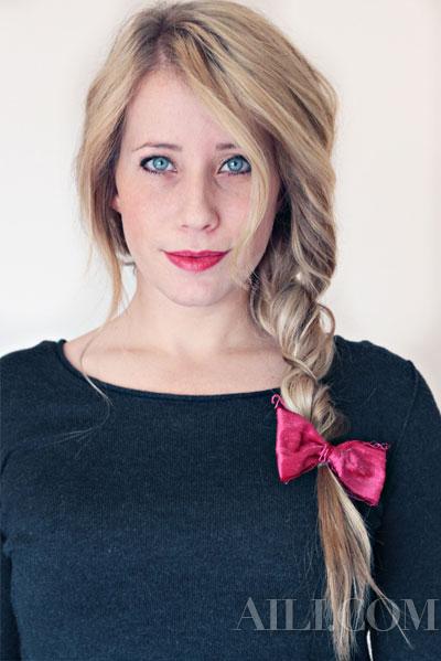 蝴蝶结发夹配什么发型,拜年时的蝴蝶结发夹发型