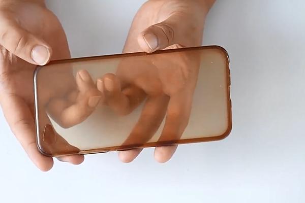 手机壳变黄了不要丢,手机壳发黄一招处理干净