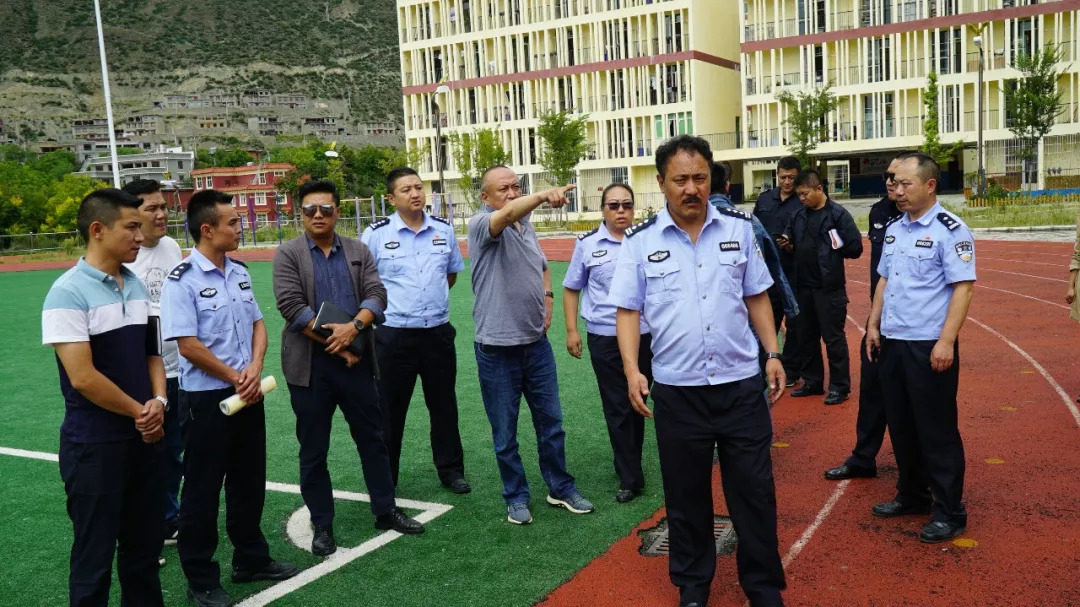 「秋风」巴塘县公安局圆满完成巴塘县“弦歌聆秋”系列活动安保任务