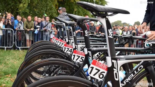 器材盛宴环英国上的车手战车