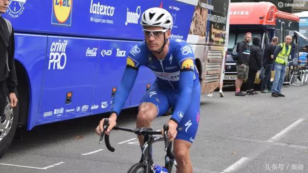 器材盛宴环英国上的车手战车