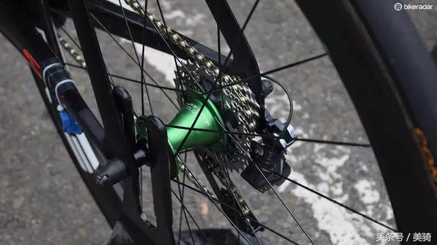 器材盛宴环英国上的车手战车