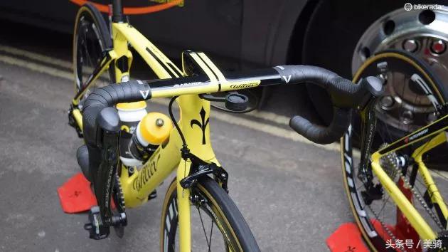 器材盛宴环英国上的车手战车