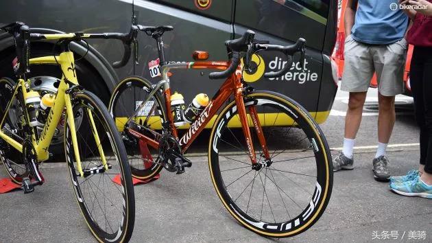 器材盛宴环英国上的车手战车