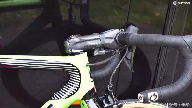 器材盛宴环英国上的车手战车